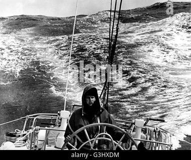 AJAXNETPHOTO. Le sud de l'océan. - RACE WHITBREAD 1977 1978 - Peter Blake (NZL) AU VOLANT DE CONDOR DANS L'IMMENSE MER DANS LE SUD DE L'OCÉAN PHOTO:GRAHAM CARPENTER/AJAX REF:YA   78 CONDOR BLAKE Banque D'Images