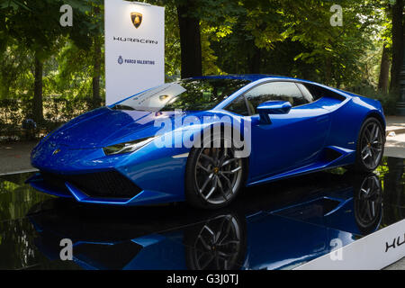 Turin, Italie. Le 08 juin, 2016. Au cours de l'Ouragan Lamborghini Parco Valentino car show, ils accueillent les voitures de fabricants mondiaux. © Marco Destefanis/Pacific Press/Alamy Live News Banque D'Images