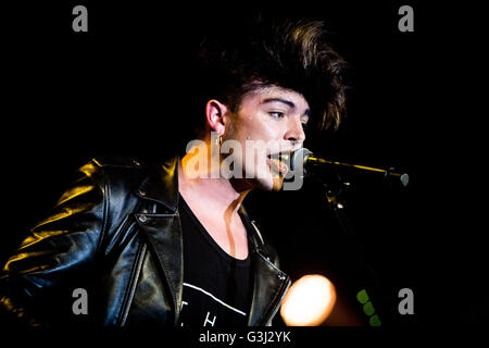 Stash Fiordispino du pop rock band l'Kolors représenté sur scène en tant qu'il fait vivre à Alcatraz. (Photo de Roberto Finizio / Pacific Press) Banque D'Images