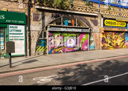 La Brixton Pound Shop. Brixton pound est le premier et actuellement seul monnaie locale, d'abord publié en septembre 2009. Banque D'Images