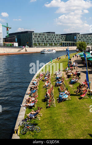 Bateau-mouche sur la rivière Spree, dans le quartier du gouvernement, Berlin, Allemagne, croisières, Banque D'Images