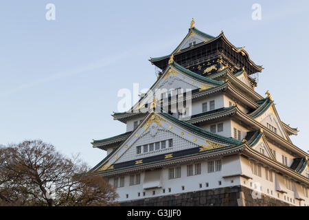 Osaka, Japon - 10 décembre 2014 : l'historique château Osaka-Jo japonais Banque D'Images