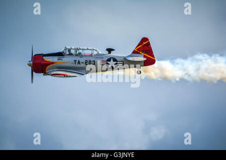 Albion Park, Australie. Apr 30, 2016. North American Harvard afficher lors de l'assemblée 'Les ailes de l'Illawarra au meeting aérien de l'aéroport régional de Illawarra. © Hugh Peterswald/Pacific Press/Alamy Live News Banque D'Images