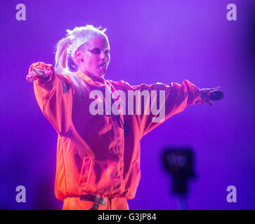 Bogota, Colombie. Mar 11, 2016. Die Antwoord pendant sur Estereo Picnic Festival 2016, premier jour. Die Antwoord est un groupe de rap-rave formé au Cap en 2008. Le groupe a été formé par des rappeurs Ninja et Yolandi Visser et DJ Hi-Tek. Plus de 50 artistes nationaux et internationaux sera la bande son qui fera de Bogotá dans un monde différent. Il a été un long affrontement entre la musique et le silence, la liberté de l'art et la répression de la routine. © Daniel Herazo/RoverImagses/Pacific Press/Alamy Live News Banque D'Images