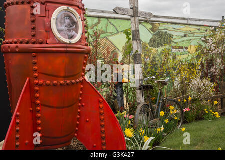 Harrogate Floralia 2016 (North Yorkshire, Angleterre) - Wallace et Gromit jardin à thème afficher avec rocket et pingouin. Banque D'Images