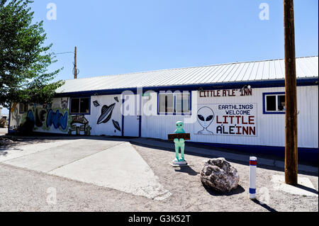 Le petit A'le'Inn sur l'extraterrestre l'Autoroute Près de la zone 51 dans le Nevada Rachel Banque D'Images