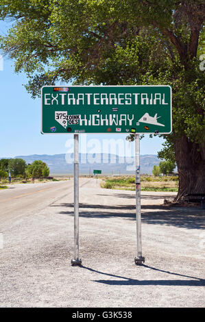 Le panneau de l'autoroute de l'extraterrestre dans le centre de Nevada près de 'Zone 51' Banque D'Images
