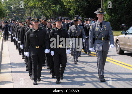 Transportartion Maryland mars des recrues de la police dans la rue pour prendre un poste à l'enterrement d'un policier à Beltsville, MD Banque D'Images