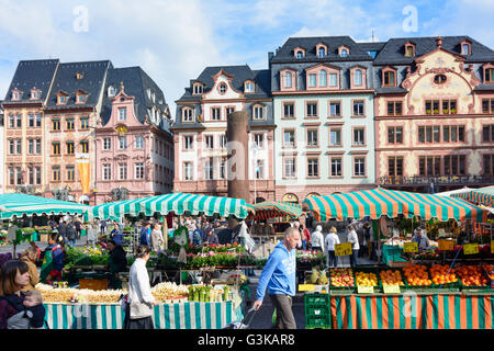 Maisons du marché sur le marché et marché de producteurs, Allemagne, Rheinland-Pfalz, Rhénanie-Palatinat, , Mainz Banque D'Images