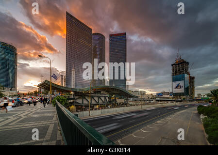 Centre Azrieli à Tel Aviv, Israël Banque D'Images