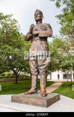 Statue du Lieutenant-général John Archer Lejeune, situé en face de Lejeune Hall à l'United States Naval Academy. Banque D'Images