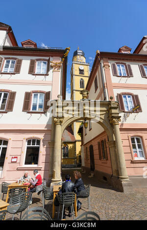 Marché avec des maisons jumelles' et 'Muenster St. Jean Baptiste, l'Allemagne, Bade-Wurtemberg, Taubertal, Bad Mergentheim Banque D'Images