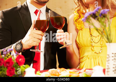 2 étranger marié des couples datant de boire de l'alcool Banque D'Images