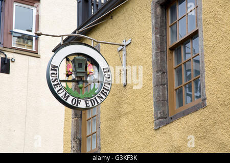 Musée d'Édimbourg signent ; High Street - Royal Mile, Ecosse, Europe Banque D'Images