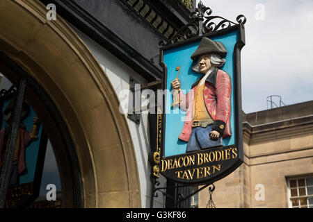 Deacon Brodies Tavern, pub et bar panneau ; ; ; l'Europe Ecosse Edimbourg Banque D'Images