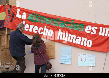 Ce 20e anniversaire de la Journée Internationale des Paysans et lutte des agriculteurs est en cours au milieu d'une situation alarmante en ce qui concerne les droits de l'homme. La Via Campesina appelle toutes ses organisations membres, ses amis et alliés, tous ceux qui croient en une agriculture paysanne et pour la souveraineté alimentaire s'efforcent de mobiliser afin d'exiger l'accès à la terre pour ceux qui la cultivent avec respect, et pour protester contre les assassinats de dirigeants de mouvements paysans - qui constituent des crimes contre l'humanité. (Photo de Mercedes Menendez/RoverImages/P Banque D'Images