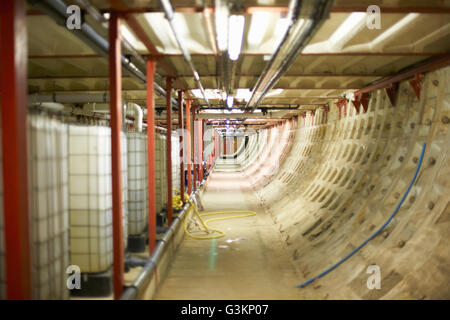 Point de vue de la diminution des réservoirs d'eau stockage couloir Banque D'Images