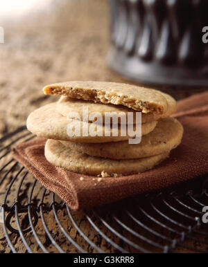 Pile de biscuits sablés aux graines de pavot, close-up Banque D'Images