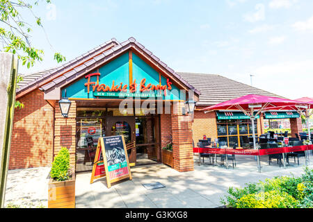 Frankie & Benny's new york bar restaurant italien extérieur façade entrée avant de signer des capacités Banque D'Images