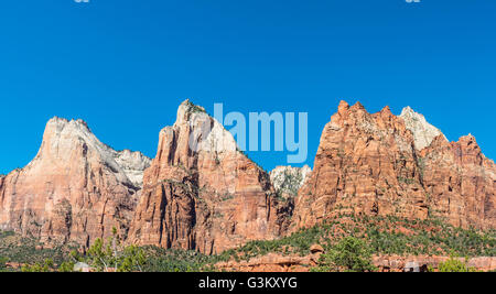 Sandtone falaises, Cour des Patriarches, Abraham, Isaac et Jacob Pic Pic, Zion Canyon, Zion National Park, Utah, USA Banque D'Images