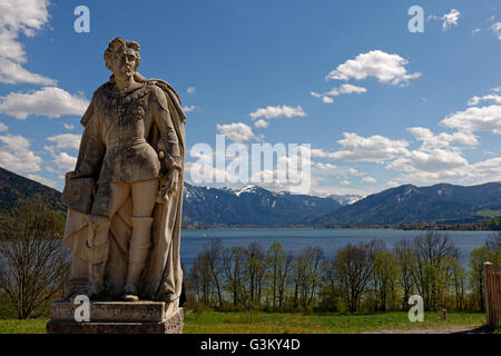 Monument, le roi Louis II de Bavière, le lac de Tegernsee, Kaltenbrunn Gut derrière, Haute-Bavière, Bavière, Allemagne Banque D'Images