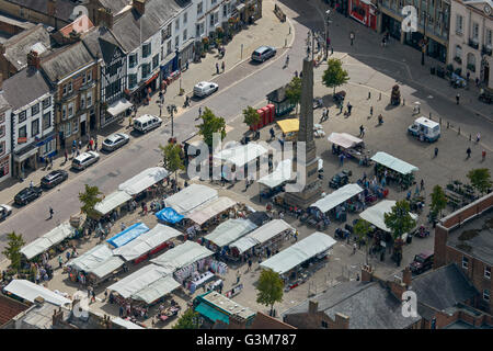 Une vue aérienne du marché en plein air de Ripon Banque D'Images