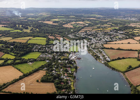 Une vue aérienne du village de Cornouailles de Mylor Bridge, près de Falmouth Banque D'Images