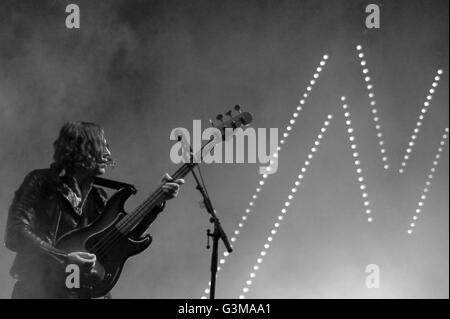 Jamie Cook du groupe de rock anglais Arctic Monkeys effectue au Festival Openair Zurich 2013. Banque D'Images