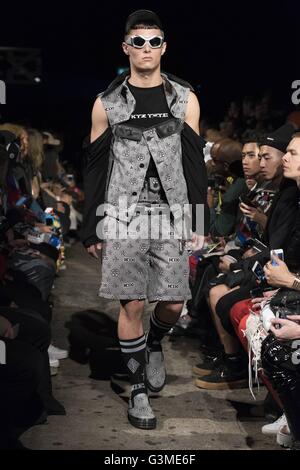 KTZ piste à Londres Collections Hommes SS17, LCM SS17. 12/06/2016 | Le monde d'utilisation Banque D'Images