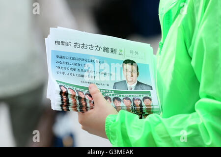 Samedi. 11 Juin, 2016. Initiatives de l'opposition parti d'Osaka est titulaire d'un discours électoral avant les élections à la Chambre haute le 10 juillet à Tokyo Yurakucho, le Japon le samedi 11 juin, 2016. © Yohei Osada/AFLO/Alamy Live News Banque D'Images