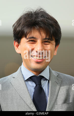 Samedi. 11 Juin, 2016. Dai Niwa, un candidat de l'opposition les initiatives d'Osaka, assiste à un discours électoral avant les élections à la Chambre haute le 10 juillet à Tokyo Yurakucho, le Japon le samedi 11 juin, 2016. © Yohei Osada/AFLO/Alamy Live News Banque D'Images