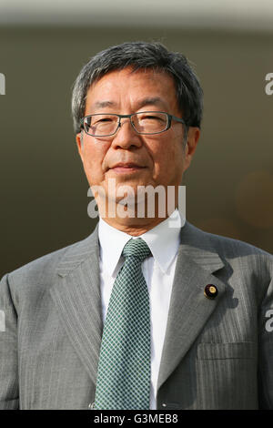 Samedi. 11 Juin, 2016. Kenji Fujimaki, un candidat de l'opposition les initiatives d'Osaka, assiste à un discours électoral avant les élections à la Chambre haute le 10 juillet à Tokyo Yurakucho, le Japon le samedi 11 juin, 2016. © Yohei Osada/AFLO/Alamy Live News Banque D'Images