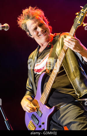 Milan Italie. 12 juin 2016. Le groupe anglais DURAN DURAN effectue sur scène à l'été au cours de l'Assago Arena "Dieux d'' Credit : Rodolfo Sassano/Alamy Live News Banque D'Images