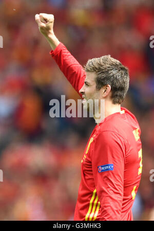 Toulouse, France. 13 Juin, 2016. Marqueur de buts Gerard Pique l'Espagne célèbre après que le Groupe d match de football de l'UEFA EURO 2016 entre l'Espagne et la République tchèque au Stadium de Toulouse, Toulouse, France, 13 juin 2016. Photo : Federico Gambarini/dpa/Alamy Live News Banque D'Images