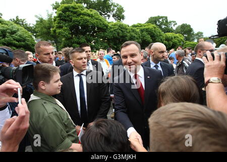 Kwidzyn, Pologne 13e, juin 2016 Président de la Pologne Andrzej Duda répond aux résidents de Kwidzyn. Le Président est venu à Kwidzyn pour remercier les électeurs pour l'élection présidentielle dans les élections de l'an dernier. Credit : Michal Fludra/Alamy Live News Banque D'Images