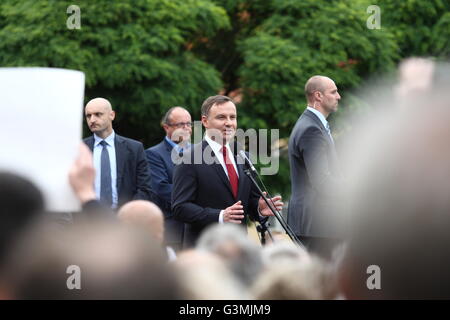 Kwidzyn, Pologne 13e, juin 2016 Président de la Pologne Andrzej Duda répond aux résidents de Kwidzyn. Le Président est venu à Kwidzyn pour remercier les électeurs pour l'élection présidentielle dans les élections de l'an dernier. Credit : Michal Fludra/Alamy Live News Banque D'Images