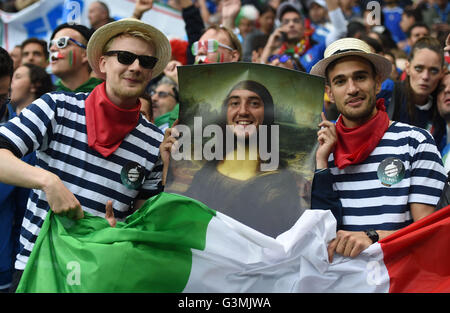 Lyon, France. 13 Juin, 2016. Fans de l'Italie avant de remonter l'Euro 2016 Groupe e match de football entre la Belgique et l'Italie à Lyon, France, le 13 juin 2016. © Tao Xiyi/Xinhua/Alamy Live News Banque D'Images