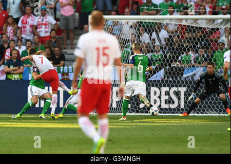 Nice, France. 12 Juin, 2016. Arkadiusz Milik (POL) Football/soccer : Arkadiusz Milik de Pologne marque un but au cours de l'UEFA EURO 2016 match du groupe C entre la Pologne 1-0 Irlande du Nord à l'Allianz Riviera de Nice, France . © aicfoto/AFLO/Alamy Live News Banque D'Images