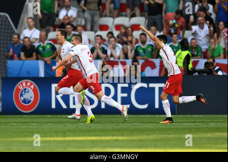 Nice, France. 12 Juin, 2016. Arkadiusz Milik (POL) Football/soccer : Arkadiusz Milik de Pologne célèbre après avoir marqué leur premier but pendant l'UEFA EURO 2016 match du groupe C entre la Pologne 1-0 Irlande du Nord à l'Allianz Riviera de Nice, France . © aicfoto/AFLO/Alamy Live News Banque D'Images
