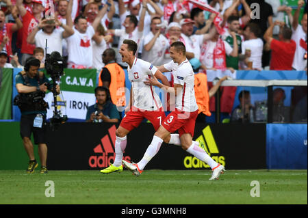 Nice, France. 12 Juin, 2016. Arkadiusz Milik (POL) Football/soccer : Arkadiusz Milik de Pologne célèbre après avoir marqué leur premier but pendant l'UEFA EURO 2016 match du groupe C entre la Pologne 1-0 Irlande du Nord à l'Allianz Riviera de Nice, France . © aicfoto/AFLO/Alamy Live News Banque D'Images