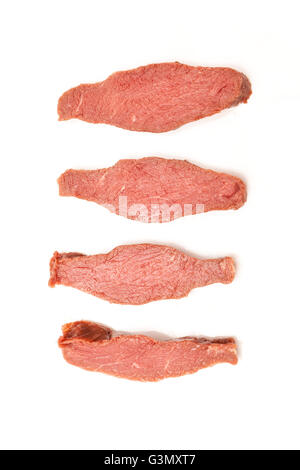 D'Autruche cuit (Struthio camelus) steaks de viande isolated on a white background studio. Banque D'Images