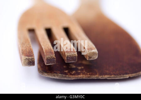 Bien-utilisé d'ustensiles de cuisine en bois Banque D'Images