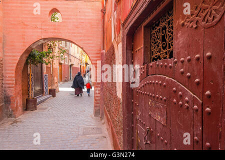 Les ruelles de la médina de Marrakech / Marrakech, Maroc Banque D'Images