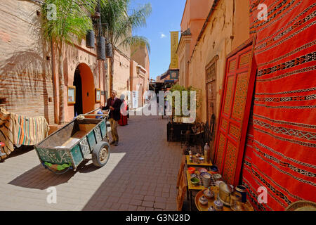 Les ruelles de la médina de Marrakech / Marrakech, Maroc Banque D'Images