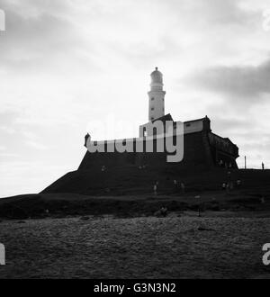 Der Leuchtturm Barra à Salvador, Brésil 1960 er Jahre. Le phare de Barra à Salvador, Brésil 1960. Banque D'Images