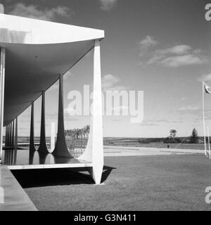 Das Palacio do Alvorada à Brasilia, Brésil 1960 er Jahre. Le Palacio do Alvorada à Brasilia, Brésil 60. Banque D'Images