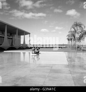 Das Palacio do Alvorada à Brasilia, Brésil 1960 er Jahre. Le Palacio do Alvorada à Brasilia, Brésil 60. Banque D'Images