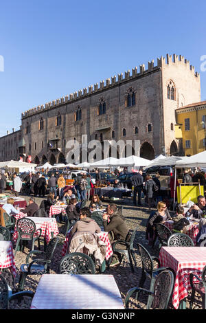 L'Italie, Mantova, place Sordello, le palais Ducal Banque D'Images