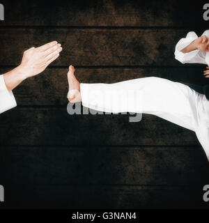 Athlète féminin pratique du judo Banque D'Images