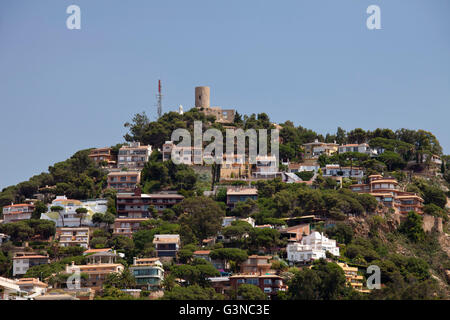 Hill avec Castell Ermita de Sant Joan Château, Blanes, La Selva, Costa Brava, Catalogne, Espagne, Europe, PublicGround Banque D'Images